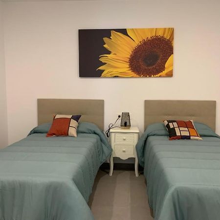 Apartamento Encanto II コニル・デ・ラ・フロンテラ エクステリア 写真